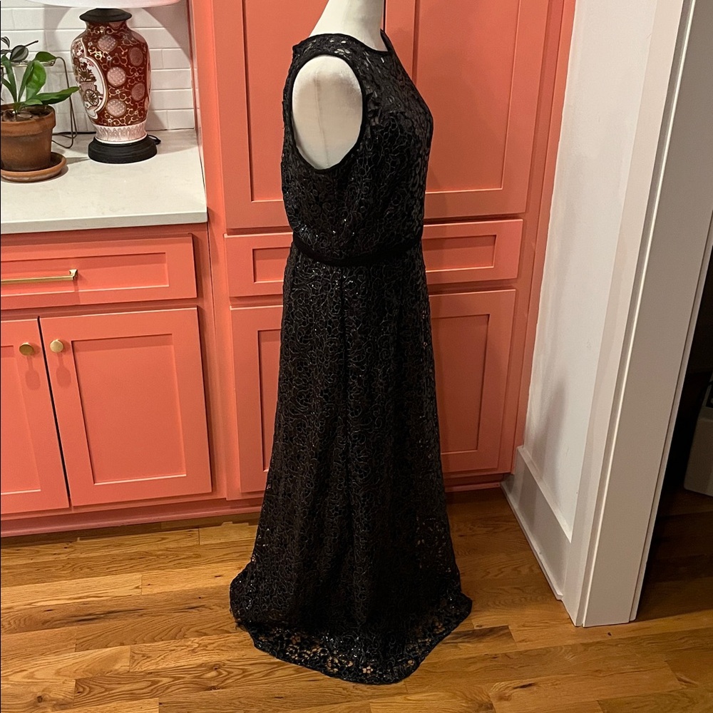 Theia Metallic Lace Gown - Picture 12 of 14